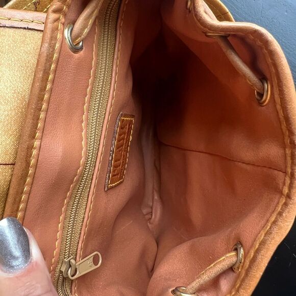 AUTHENTIC ALVIERO MARTINI BACKPACK - Picture 8 of 10